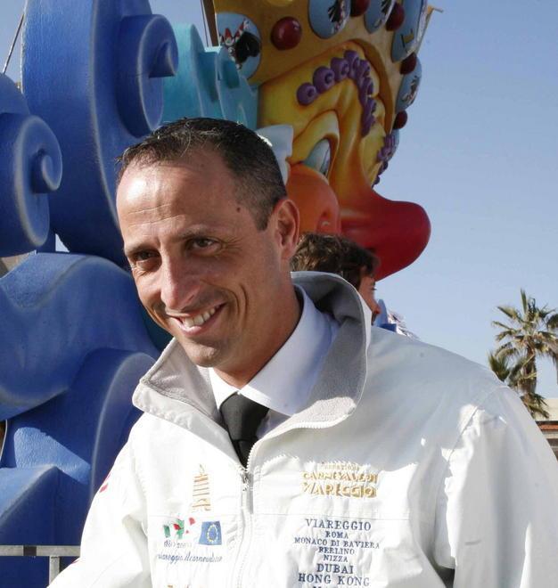 Uscire dal carnevale? Tanti no da Camaiore 