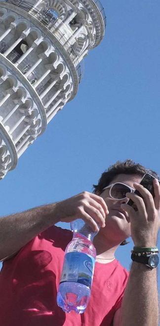 La Torre pendente sta nel palmo di una mano 