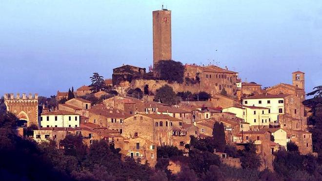 «Pereta sguazza nel degrado totale»
