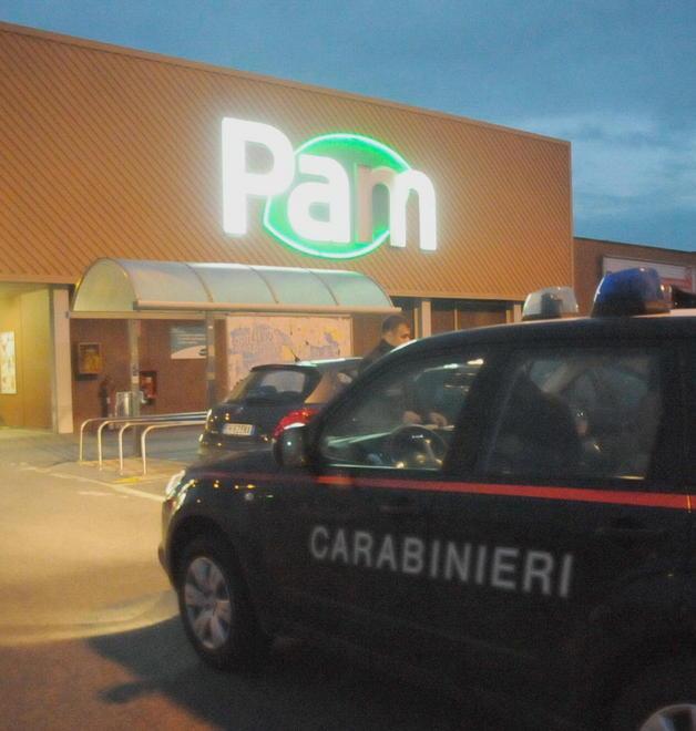 Ai domiciliari i banditi della Pam 