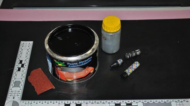 Fermato il truffatore dello specchietto: in macchina aveva un “kit”