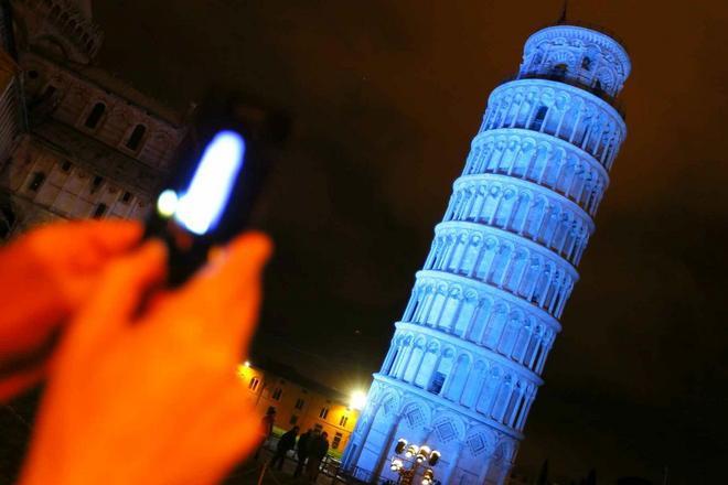 La Torre illuminata di blu nella Giornata mondiale sull’autismo 