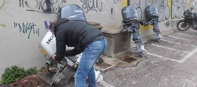 Banda dei motori tenta il colpo al moletto di Antignano 