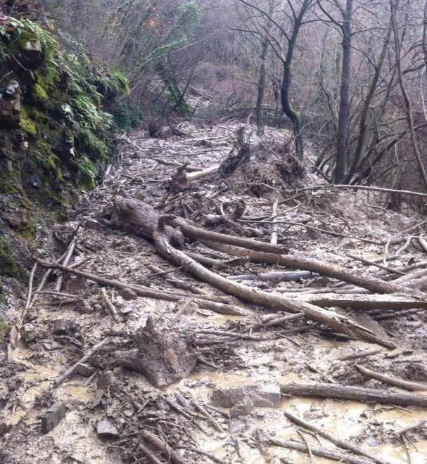 Pasqua sulle ruspe cinque frane a Vernio una famiglia isolata 