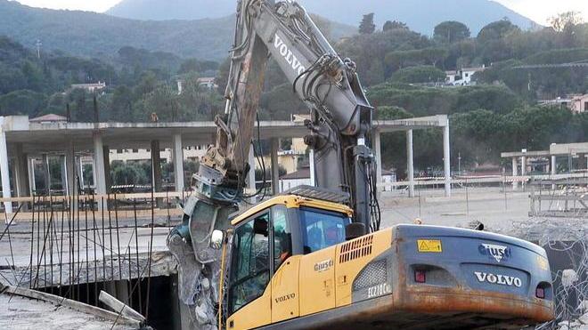 Il Pd: «Stop alle speculazioni dopo la demolizione»