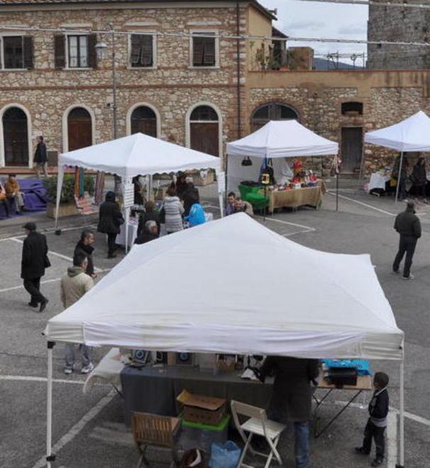 Migliaia di visitatori tra le vie del borgo per la festa del cedro