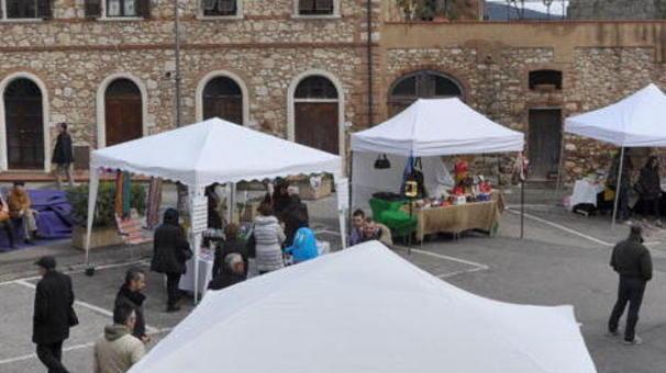 Migliaia di visitatori tra le vie del borgo per la festa del cedro
