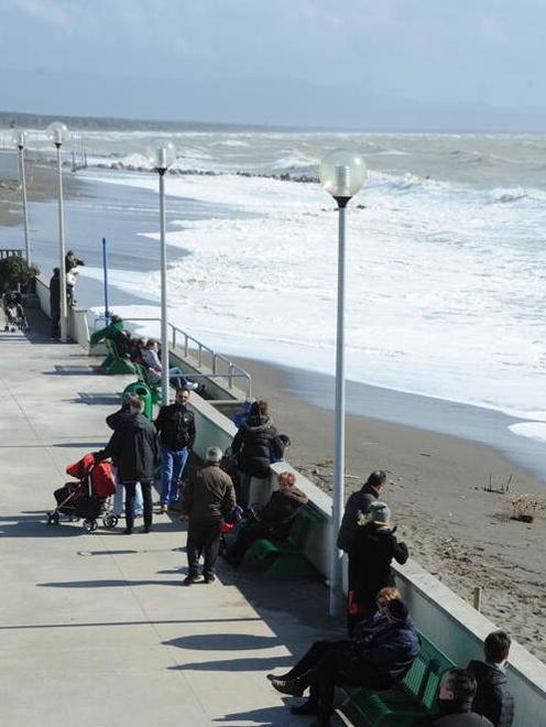 Il mare si “mangia” di nuovo la spiaggia 