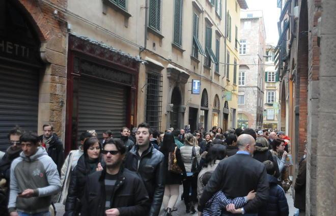 Aperti tutti i negozi delle catene 