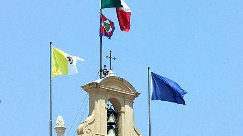 Si denuda davanti al Quirinale