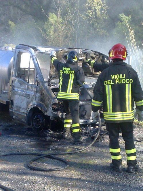 Altro rogo di notte: la pista è quella dei vandali 