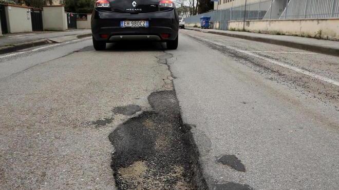 Stop al piano del Comune contro buche e pericoli