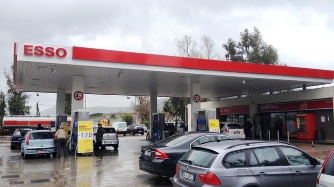 Dinamite contro il distributore di benzina, colpo fallito a Muros 