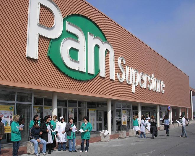 In sciopero i lavoratori del negozio Pam di via Targetti 