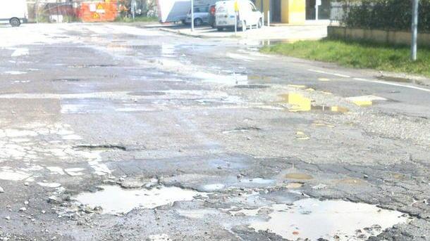 Non ci sono soldi per le strade-groviera