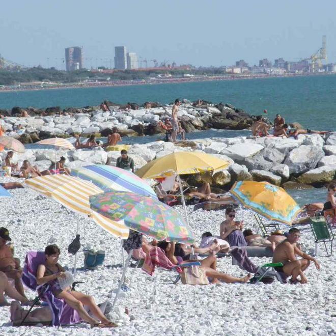 Marina, altre spiagge di ghiaia in arrivo 