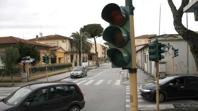 Due incidenti agli incroci con i semafori difettosi