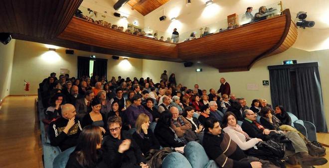 "Tout tombé" di Neri in scena al teatro Verdi