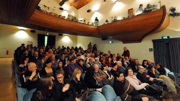 "Tout tombé" di Neri in scena al teatro Verdi