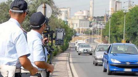 Automobilisti più attenti e multe in calo
