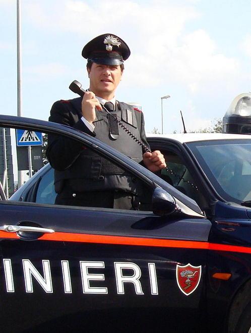 Ruba in un appartamento, arrestato 