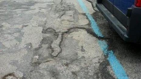 Il Comune tappa le buche nelle strade
