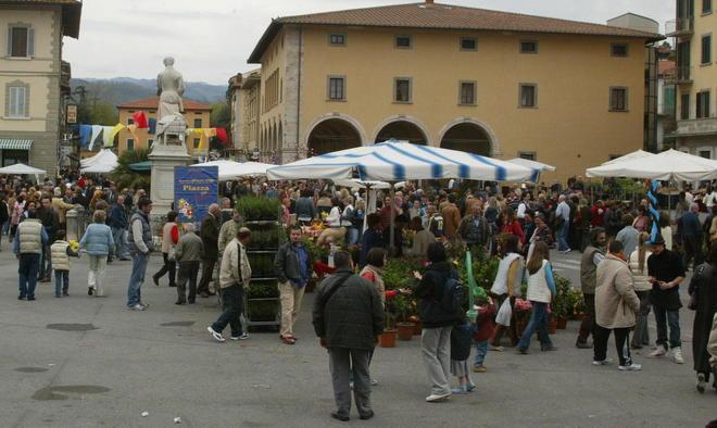 La città saluta la primavera col ritorno di Piazza in fiore 