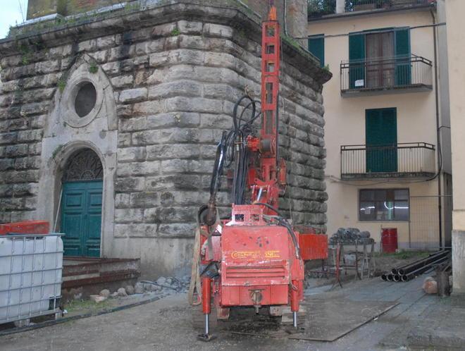 Iniziati i lavori per raddrizzare il campanile 