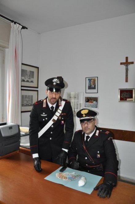 Maresciallo fuori servizio arresta un ladro in fuga 