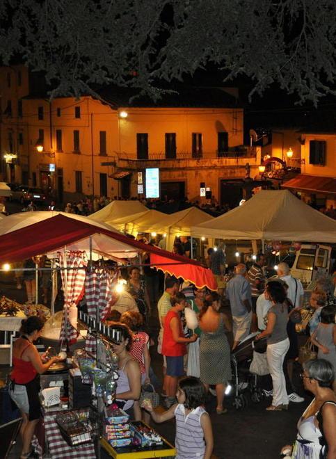 Il mercatino si sposta in viale Parenti