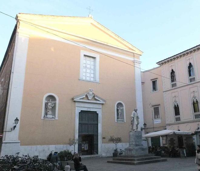 I luoghi di Pisa e dintorni legati al poeta: da piazza dei Cavalieri alla rocca di Caprona