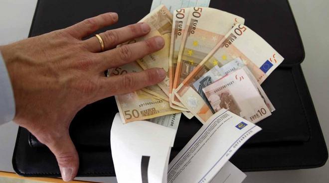 Bonifici non autorizzati, radiato promotore finanziario