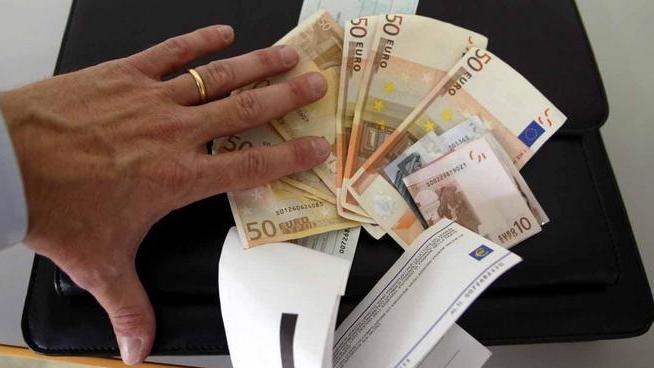 Bonifici non autorizzati, radiato promotore finanziario