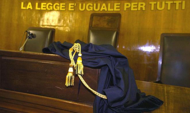 Accoltellò il compagno della sua ex: condannato