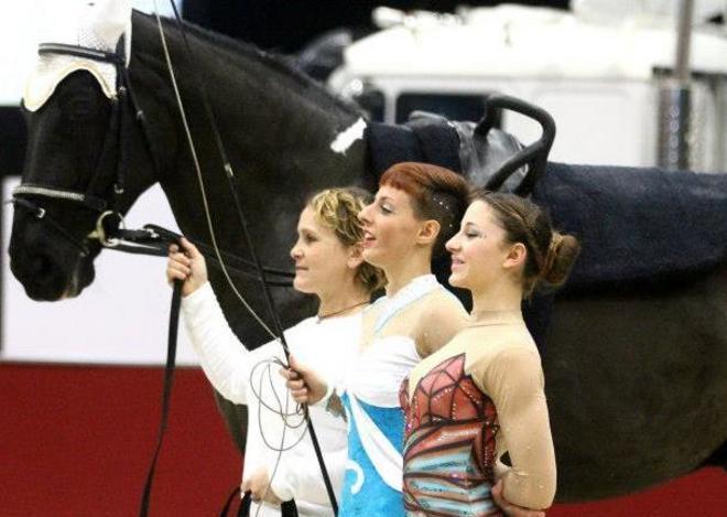 Aurora e Rossana sono a cavallo 