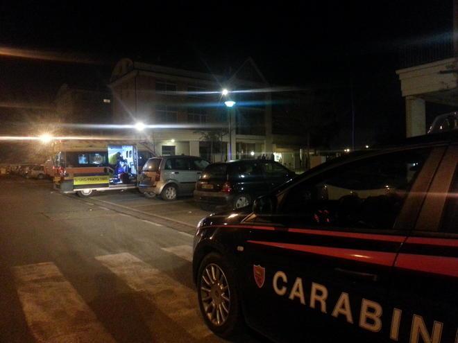 Coniugi aggrediti, il marito difende la moglie e viene picchiato 
