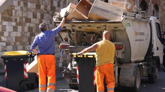 Raccolta rifiuti: all’appello mancano 2.500 tonnellate di carta