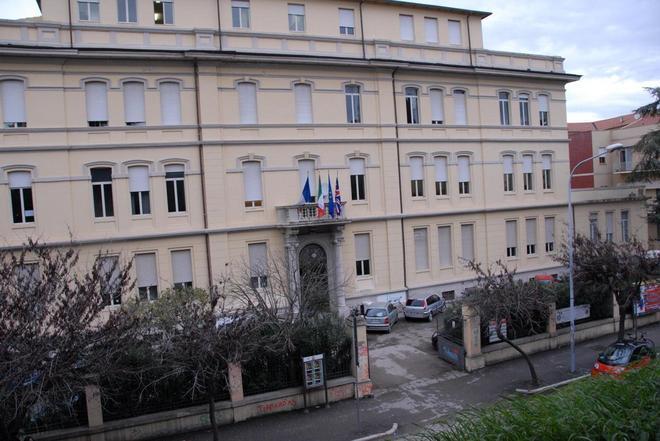 La scuola paga a sorteggio gli stipendi dei supplenti 