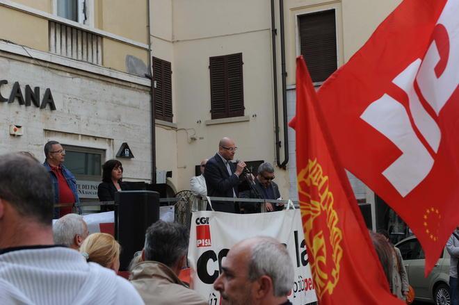 Il sindaco contro la Piaggio: «Quella richiesta è improponibile» 
