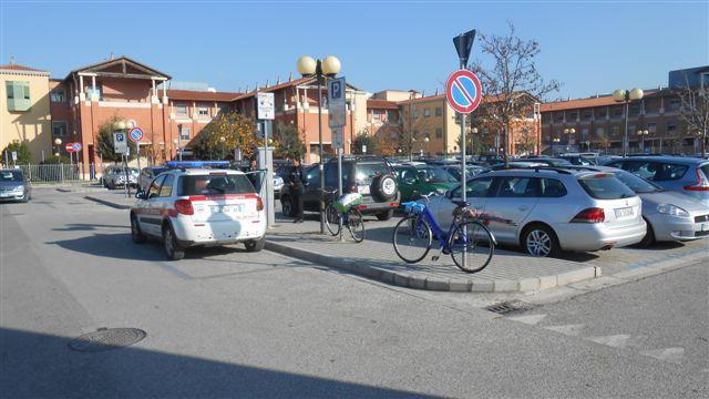 Telecamere e una sbarra al parcheggio di Cisanello