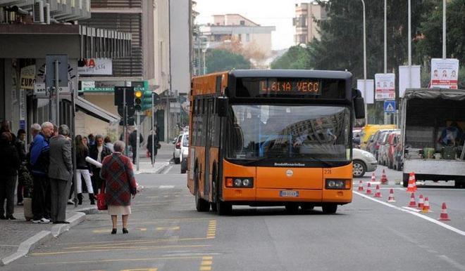 Bus? No grazie. Dominio auto in città 