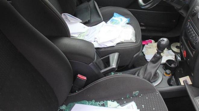 Auto spaccate nuovi casi nella notte in piazza Dante