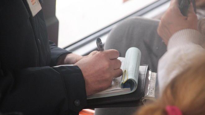 Insultato e preso a pugni un verificatore della Cap