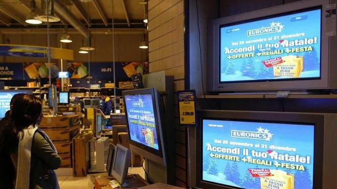 Tenta di rubare un pc all’Euronics, livornese in manette