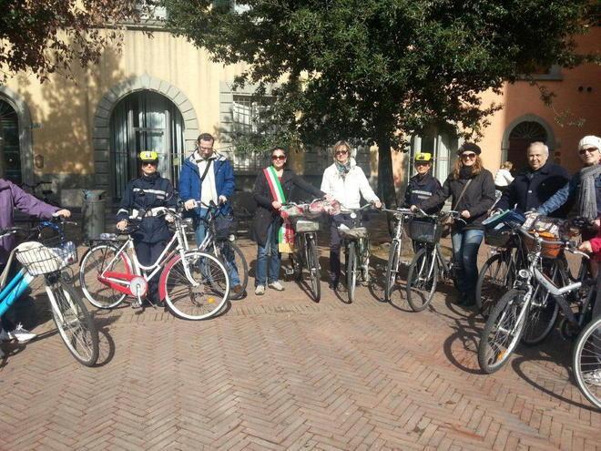 Biciclettata lungo le strade intitolate a donne 