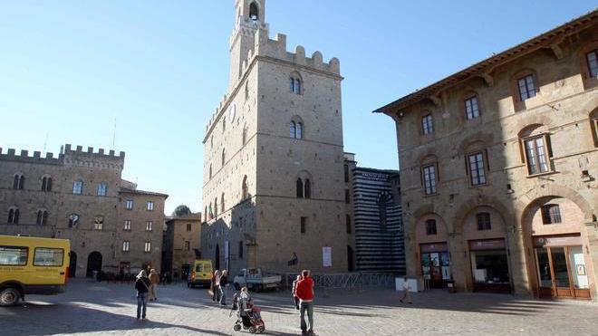 Napolitano conferisce a Volterra il titolo di città