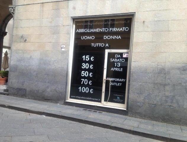 Abiti acquistati all’asta , in centro apre il temporary outlet 