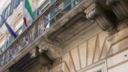 Bimbo perde una falange all’asilo, «il Comune paghi i danni»