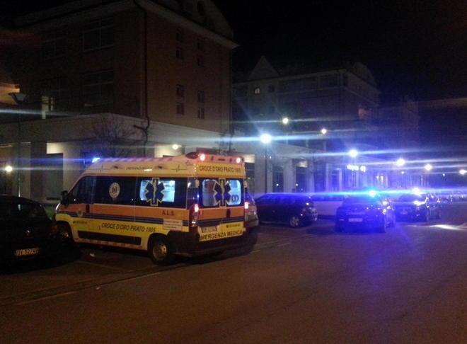 Seguiti dai banditi fin sulla porta di casa e picchiati a sangue 