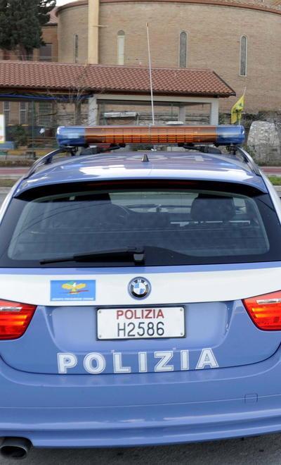 Apprezzamenti alla moglie Marito aggredito in centro